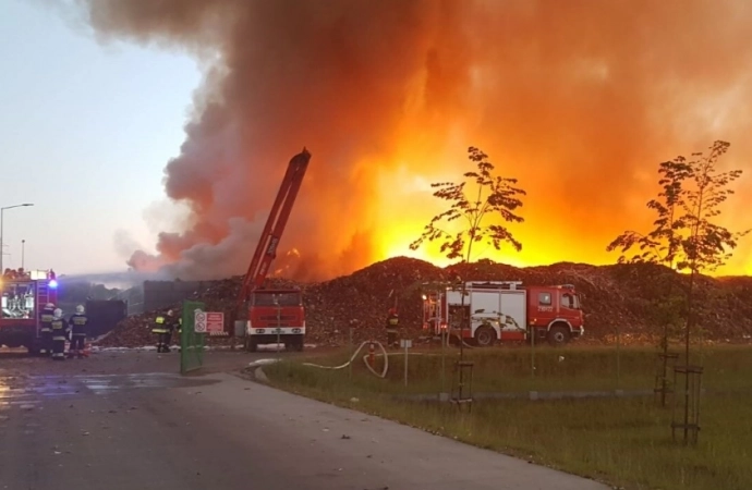 {W czwartek nad ranem ogień pojawił się na składowisku ZGOK w Olsztynie.}